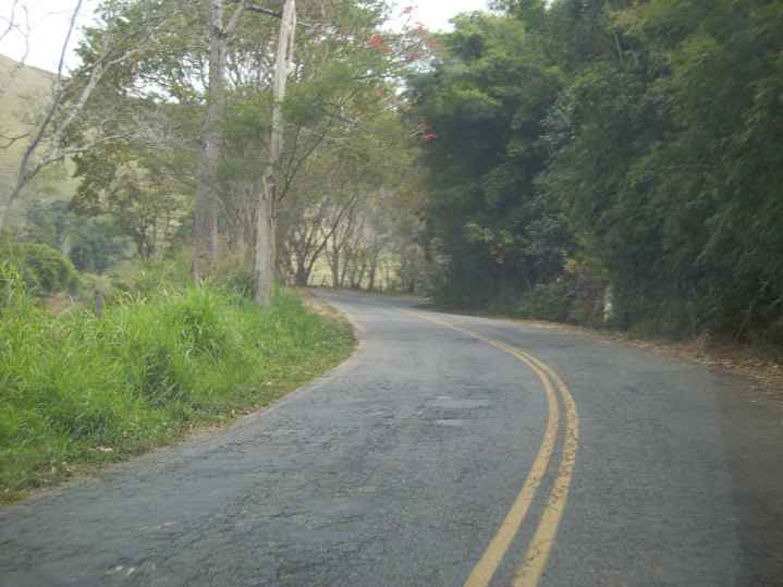 Estrada União e Indústria próximo a Simão Pereira.